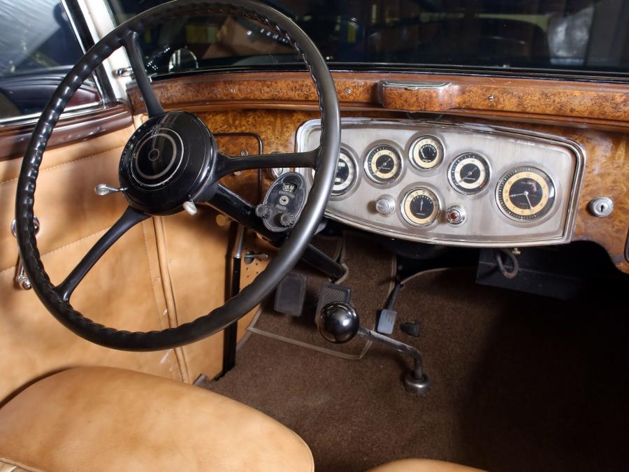  Packard Eight Convertible Victoria by Dietrich 1933 года  (фото 7 из 10)
